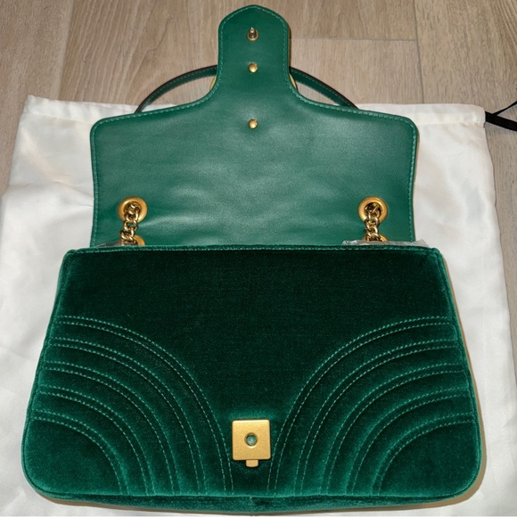 Gucci GG Medium Marmont Matelasse Bag - Picture 5 of 17